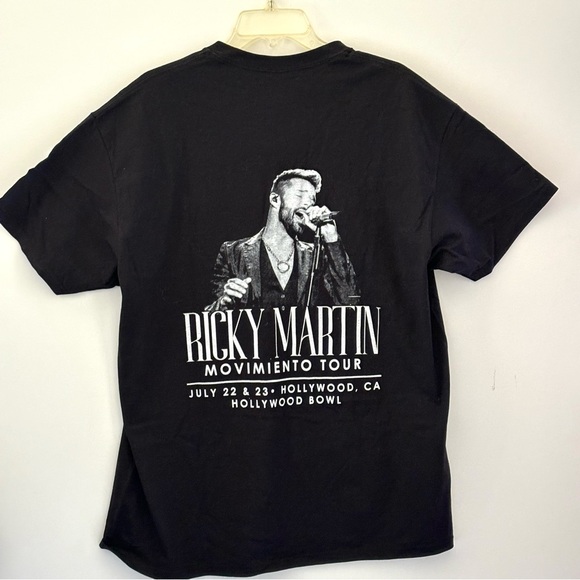 Ricky Martin 2020 Movimiento Tour Size XL 46 In Chest 31 in Length - Picture 2 of 3